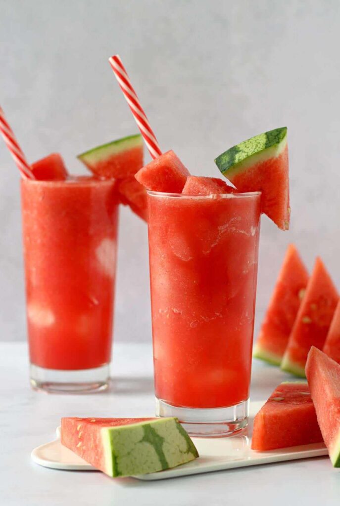 watermelon juice summer drinks to make at home in hindi, summer drinks for kids in hindi, nutritious summer drinks in hindi , तरबूज का जूस गर्मियों में घर पर बनाने के लिए पेय हिंदी में, बच्चों के लिए गर्मियों में पेय हिंदी में, पौष्टिक गर्मियों में पेय हिंदी में